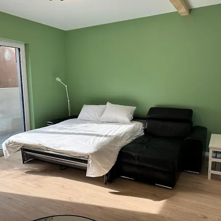 Neuf, 6 Personnes, 2