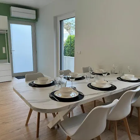 Neuf, 6 Personnes, 2 Münsbach