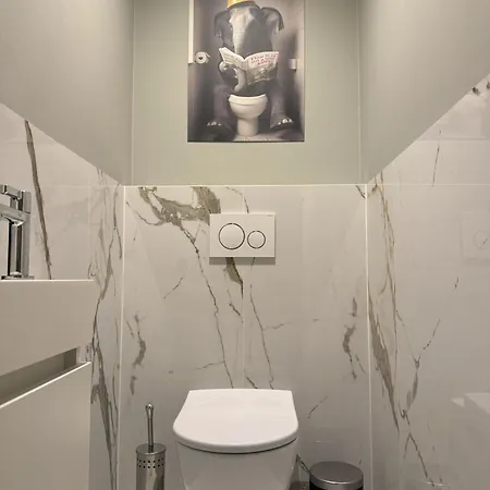 Neuf, 6 Personnes, 2 Münsbach