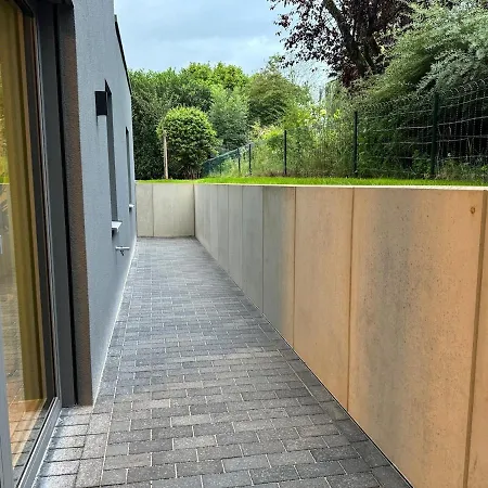 Neuf, 6 Personnes, 2 *