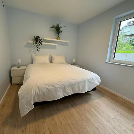 Neuf, 6 Personnes, 2 Münsbach