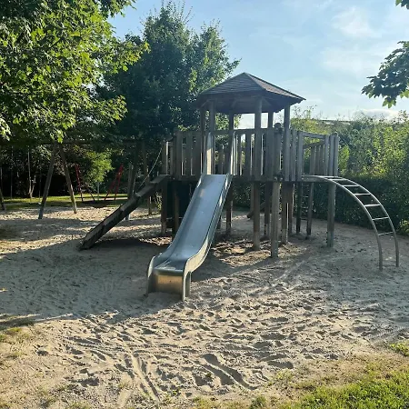 Neuf, 6 Personnes, 2