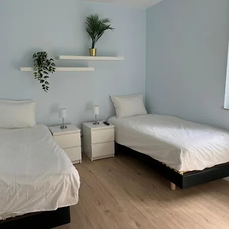 Neuf, 6 Personnes, 2 דירה