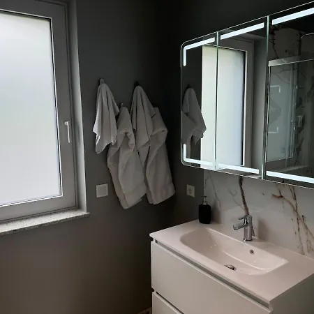 Neuf, 6 Personnes, 2 Apartment *
