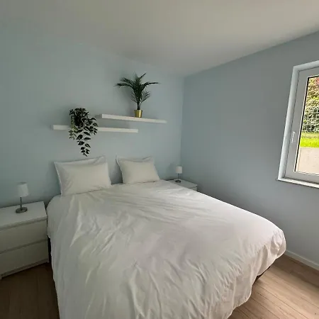 Neuf, 6 Personnes, 2