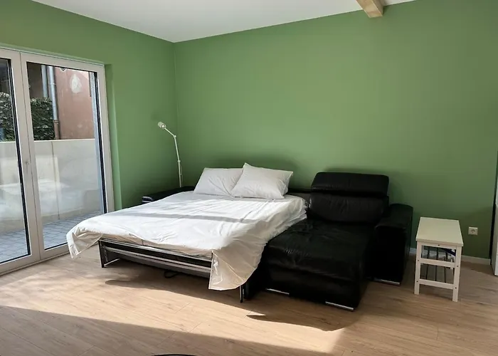 Neuf, 6 Personnes, 2