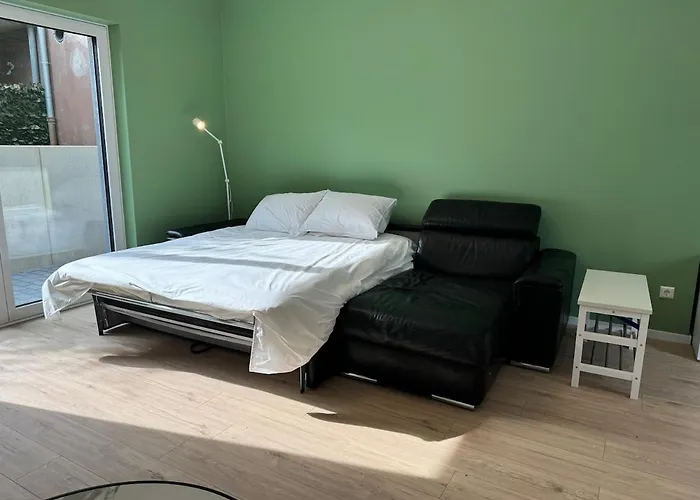 Neuf, 6 Personnes, 2