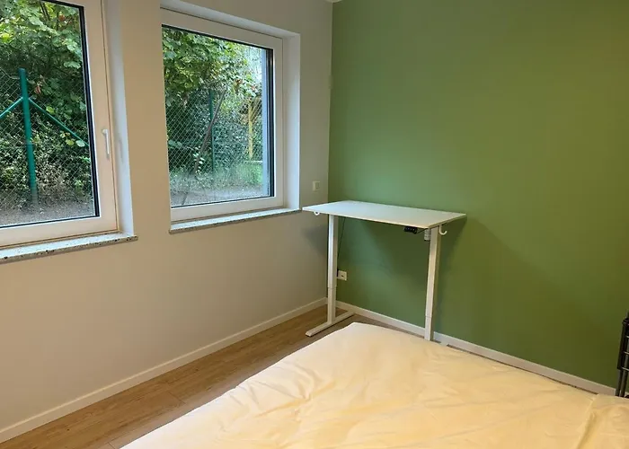 Neuf, 6 Personnes, 2 *