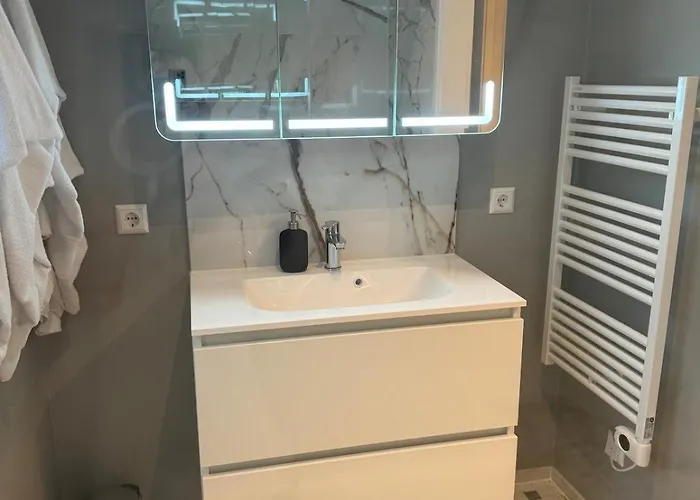 Neuf, 6 Personnes, 2 Münsbach